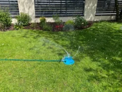 Discount 3-armet roterende sprinkler med base Vanding