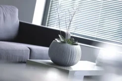 Krukker & Plantebeholdere^Betonskål DKB240 kugleformet urtepotte med indsats | Beton