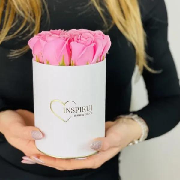 Blomster^Blomsterkasse Inspiruj - Lyserød kasse med sæberoser - nr. 17 Mix fuchsia grøn gul
