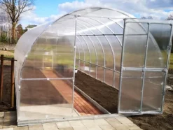 Discount Drivhus KLASIKA RØR 3x8m (24m2) med fundamenter og 4mm polycarbonatbelægning Drivhus