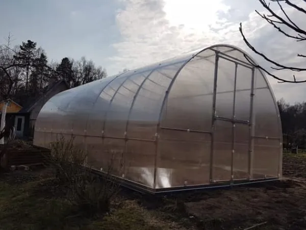 Online Drivhus KLASIKA RØR 3x12m (36m2) med fundamenter og 4mm polycarbonatbelægning Drivhus