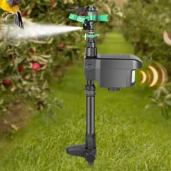 Insektmiddel & Dyreafvisende Middel^Dyreskræmmer - Bevægelsesaktiveret vandsprinkler - Solcelledrevet - Vandtæt - Timer 10/20/30 min - Batterier inkl. (4) - Sort