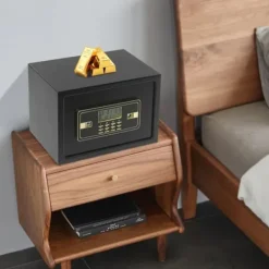 Pengeskabe^Elektronisk pengeskab - 22 L sikkerhedsboks - Alarm - Dobbeltlås - Vægmontering/fritstående - LED-display - Aftagelig hylde - Sort