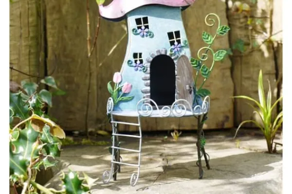 Til Fugle & Småvildt^Fairy Treehouse i metal og håndmalet