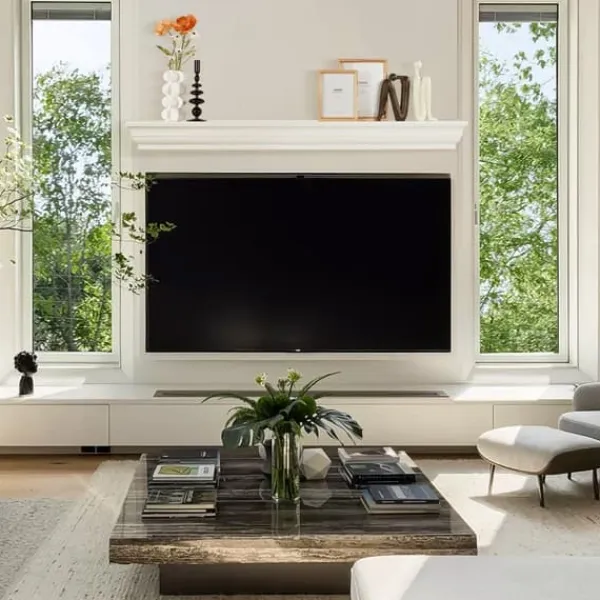 Pejse^Flydende Pejs Mantelhylde 72”, Hvid Træhylde til Stuen, Moderne Design, Ideel til Dekoration og Opbevaring.