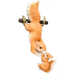 Havedekorationer^Have egern statuer Hængende baby forældre egern pryd harpiks egern figur indendørs udendørs have dyr statuer