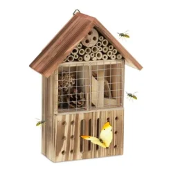 Til Fugle & Småvildt^Insekthotel lavet af robust fyrretræ