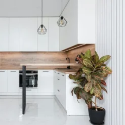 Discount Kroton - Codiaeum variegatum 'Mrs. Iceton' - Højde 140-150cm - ⌀31cm Krukkeplanter Indendørs