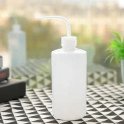 500ml plastik vandflaske til sukkulenter med smal mund og skalamærke Vanding