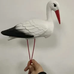 Clearance OBOSOE Art Deco hvid kranstatue med aftagelige røde trådfødder – holdbar plastik, vejrbestandig udendørs dekoration til have, halloween Havedekorationer