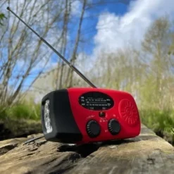 Sale OBOSOE Krankradio med solceller, LED lommelygte og 2000mAh Powerbank SOS SUNMATIC - Vejrradio til hjemmet og camping nødsituationer med AM/FM radio Beredskabsplaner