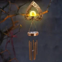 Outlet OBOSOE Solcelledrevet Vindklokke med LED-lys - Dyb tone & hjerteformet design | Sprækket glaskugle der reflekterer lys Vinddekoration