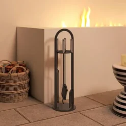Tilbehør Til Brændeovne & Pejse^Outsunny 5-delt pejsredskabssæt i sort metal: kost, skovl, ildrager, tang og stativ