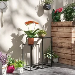 Plantestativer^Outsunny Sæt med 2 Plantestativer i Sort Stål - Stilfulde Blomsterstativer til Indendørs og Udendørs Brug