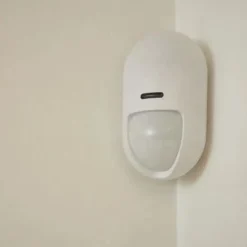 Hjemmealarmsystemer^Smart alarmsæt + udendørs sirene - Tilsluttet - YALE - 4 tilbehør