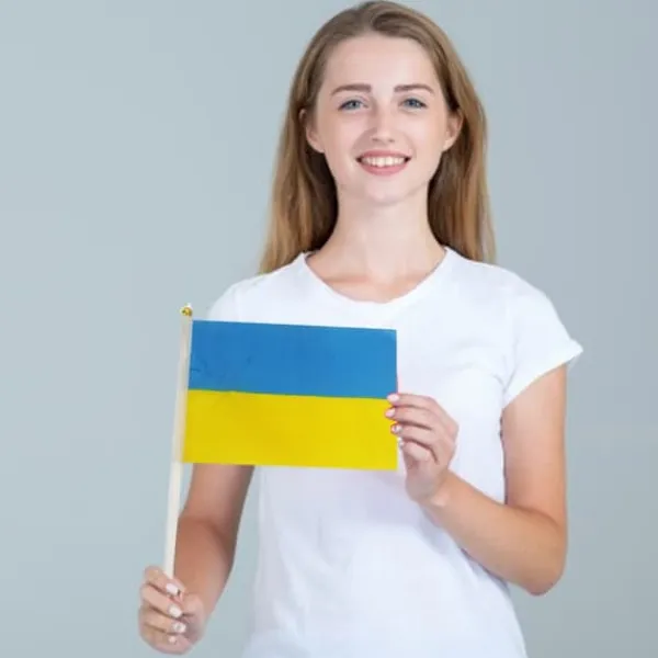 Flag & Vindposer^100st Ukraina Handhållna Flaggor 21*30cm Ukrainska nationella Mini Stick Flaggor Fest Festival Parader Fester Dekor