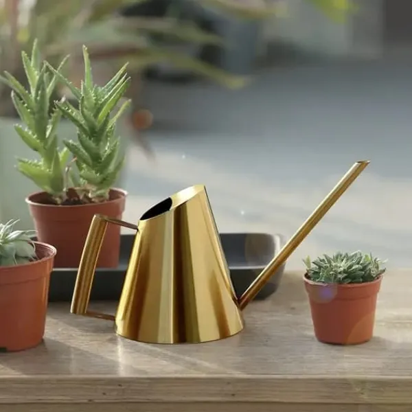 Vanding^Vandkande - Lille blomsterkande - Rustfrit stål 201 - Lang tud - 900 ml - Moderne design - Lakeret overflade - Guld