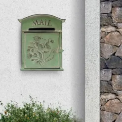 New Vintage udendørs postkasse - Vægmonteret - Metal - Sommerfugl- og blomstermønster - Rustik - Brevindkast 19,5×1,5 cm - 27×10,5×31,2 cm - Armygrøn Postkasser & Brevindkast