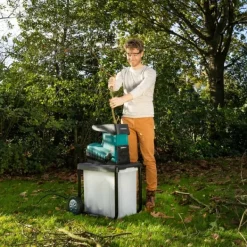 Sale Kompostkværn - 2800W | Lydsvag induktionsmotor | Flishugger Ø45mm | Inkl. 60L opsamlingsbeholder & skubbepind Havemaskiner
